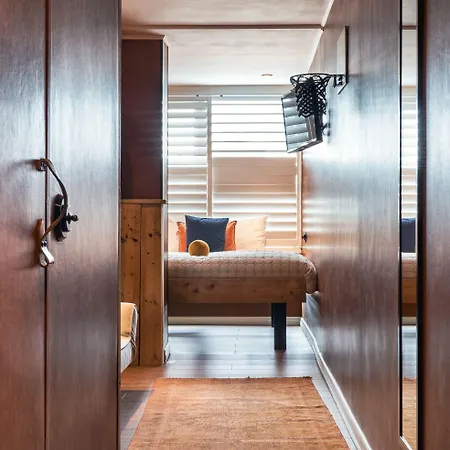 Max Brown Museum Square, Part Of Sircle Collection