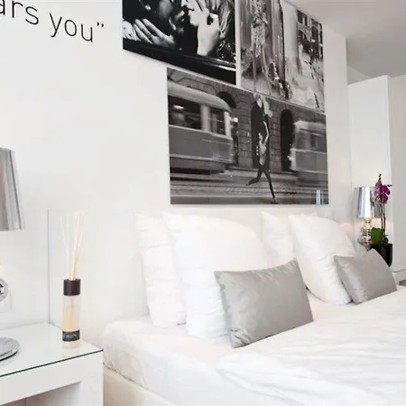 Max Brown Museum Square, Part Of Sircle Collection