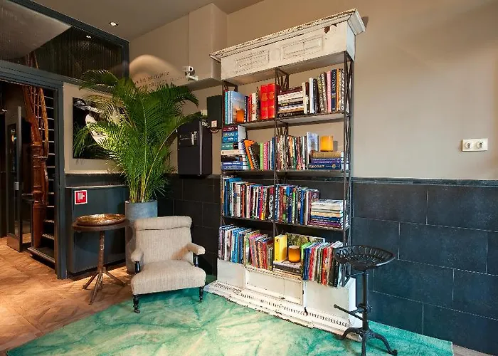 Max Brown Museum Square, Part Of Sircle Collection