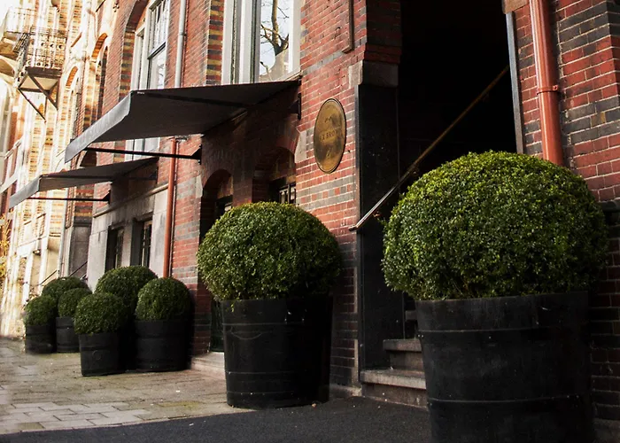 Max Brown Museum Square, Part Of Sircle Collection