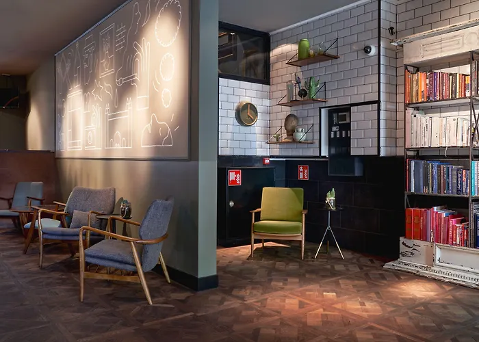 Max Brown Museum Square, Part Of Sircle Collection