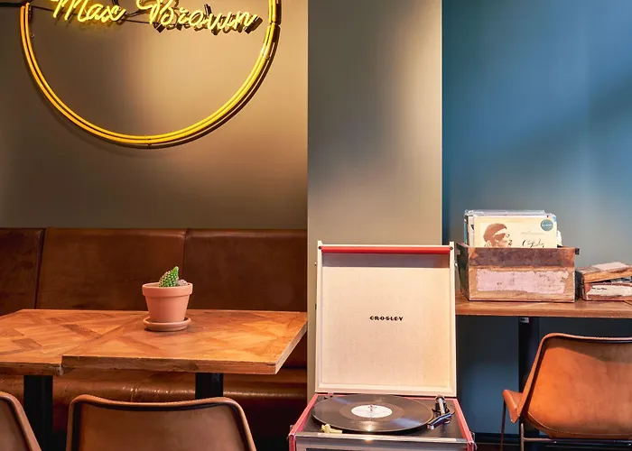 Max Brown Museum Square, Part Of Sircle Collection 3*