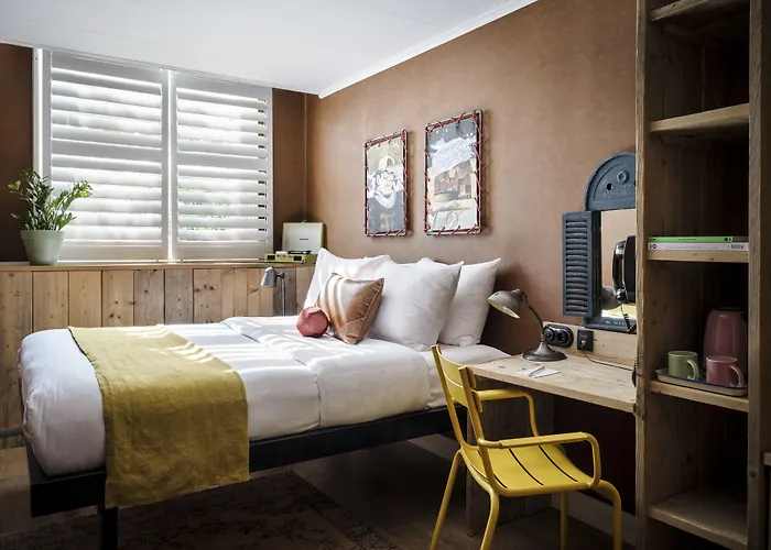 Max Brown Museum Square, Part Of Sircle Collection