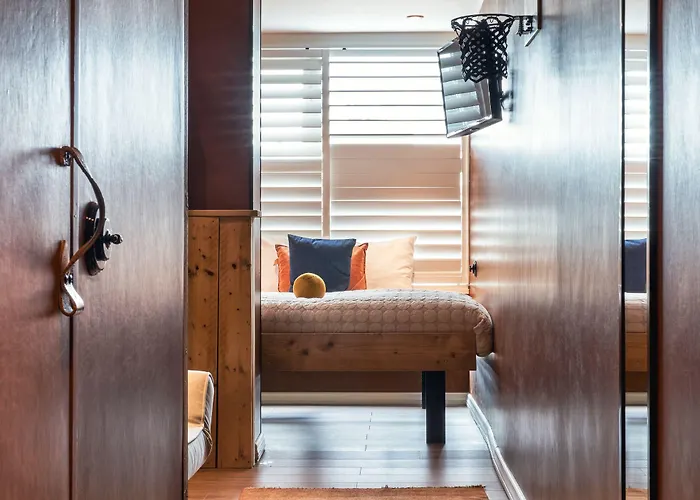 Max Brown Museum Square, Part Of Sircle Collection