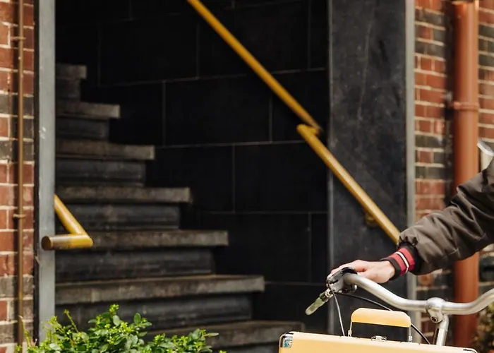 Max Brown Museum Square, Part Of Sircle Collection 3*