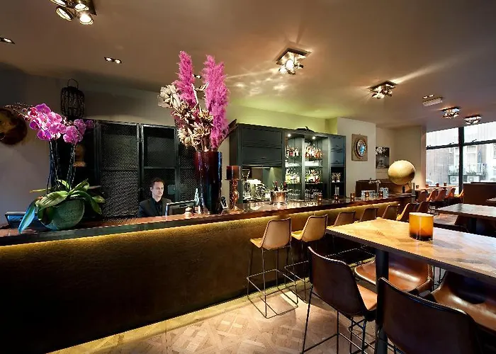 Max Brown Museum Square, Part Of Sircle Collection