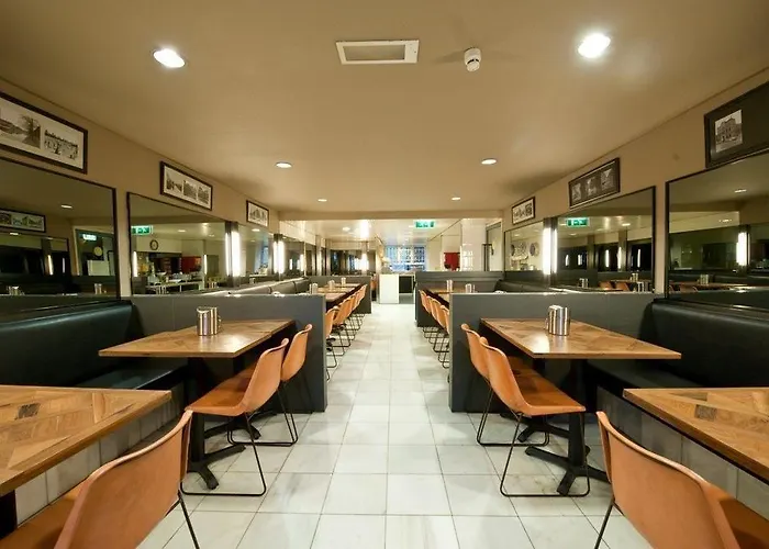 Max Brown Museum Square, Part Of Sircle Collection 3*