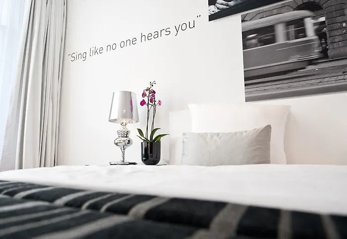 Max Brown Museum Square, Part Of Sircle Collection